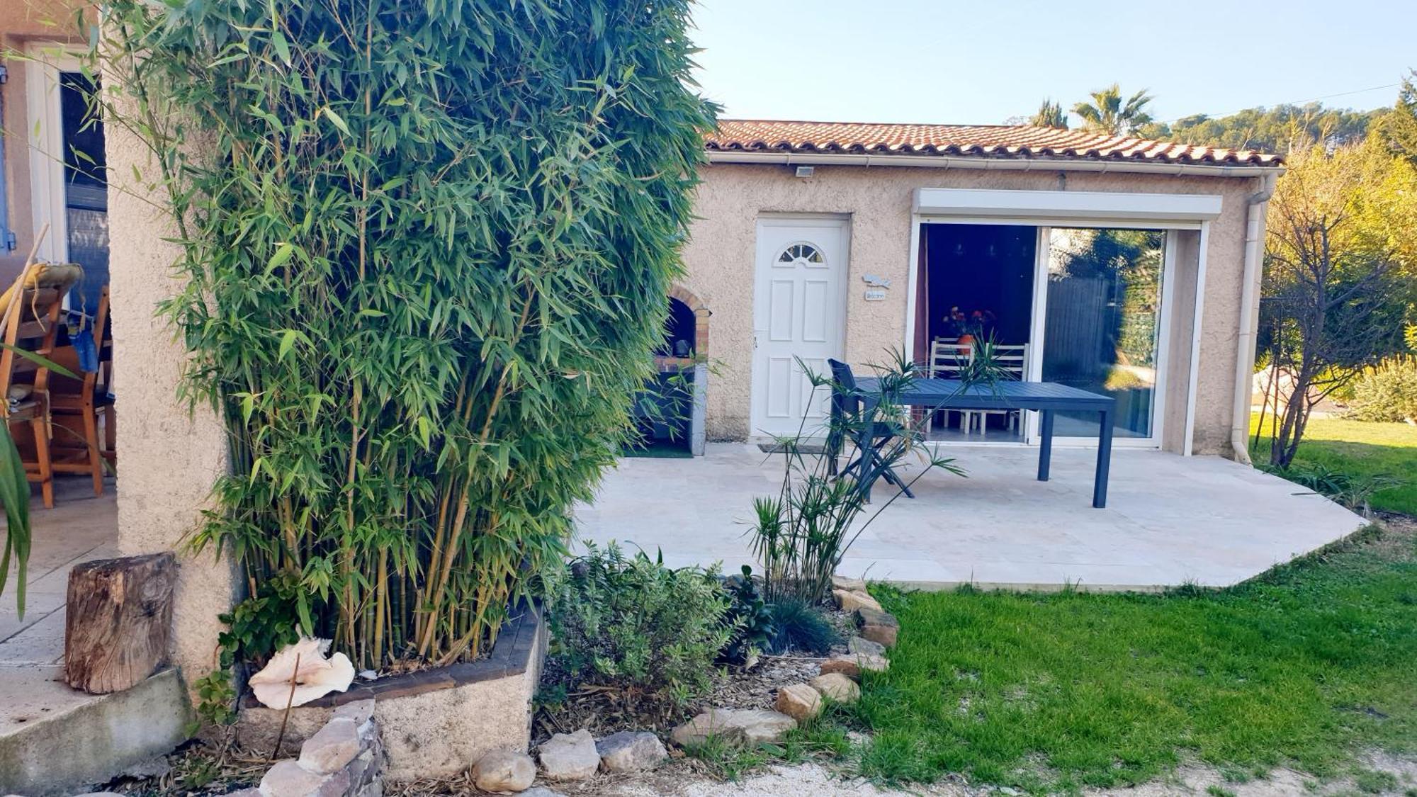 Studio 33 M2 Au Calme Proche Hyeres La Crau Exterior foto